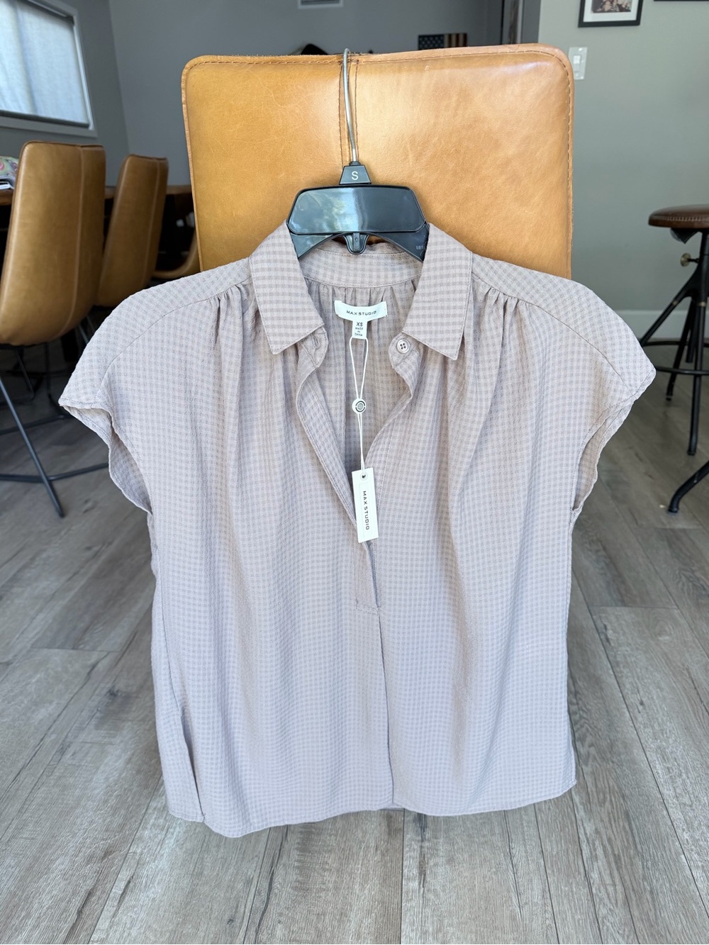 Max Studio Taupe Textured Short-Sleeve Button Blouse